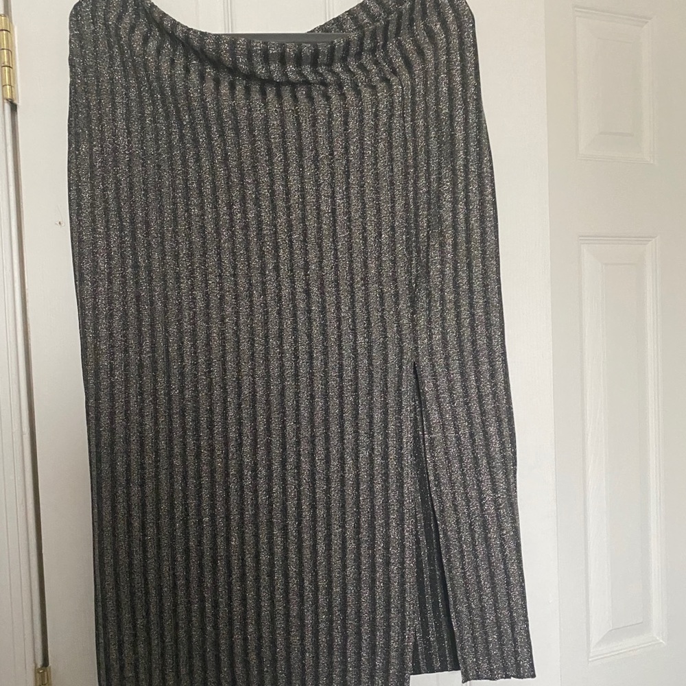 Skirt with side split